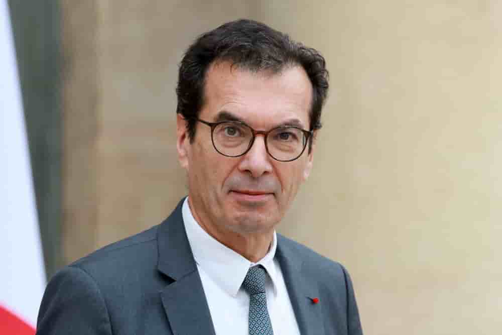 Le ministre du Travail et des Solidarités, Jean-Pierre Farandou, porte le projet de loi visant à créer une allocation de solidarité unifiée.