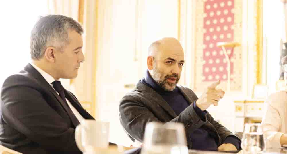 Gérald Darmanin, ministre de la Justice reçoit le journaliste et écrivain Roberto Saviano dans son bureau de la place Vendôme, le 17 février 2026.