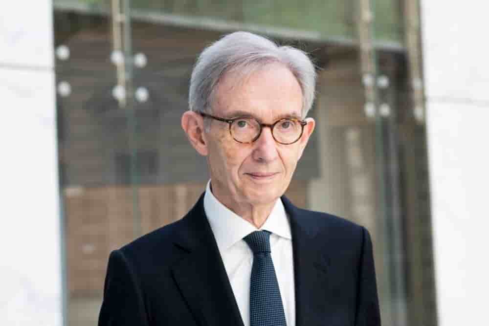 Michel Duclos est diplomate, conseiller spécial géopolitique à l'Institut Montaigne et ancien ambassadeur de France. Expert reconnu du Moyen-Orient, il analyse les crises internationales et les stratégies de puissance.