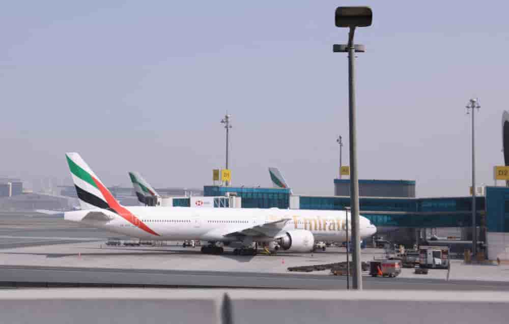 Des avions immobilisés au terminal 3 de l’aéroport international de Dubaï, à la suite des frappes américaines et israéliennes contre l’Iran, le 2 mars 2026.