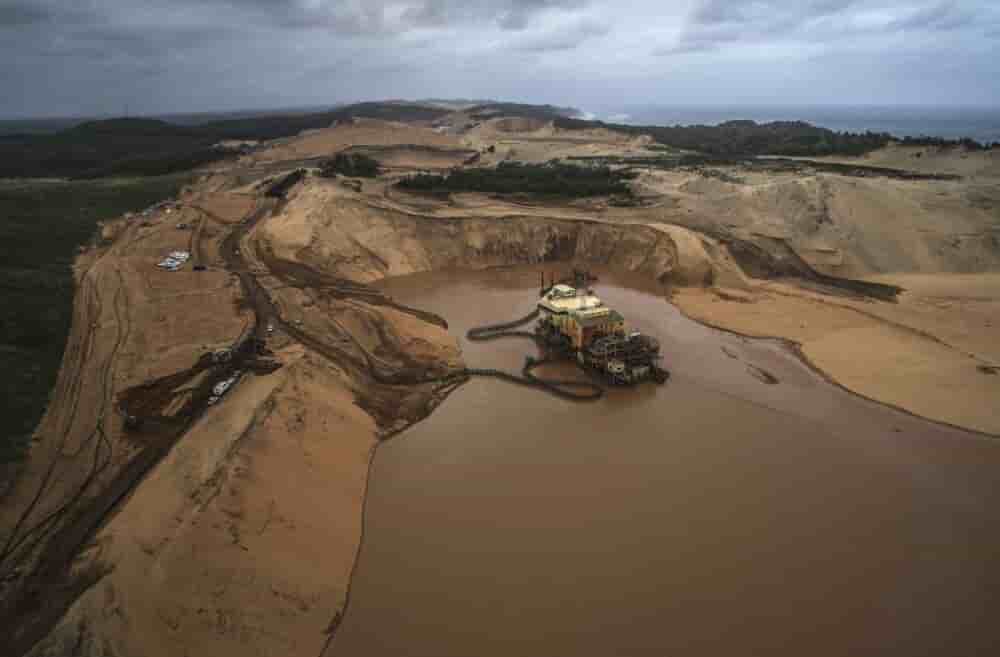 Opérations de dragage de sables minéralisés à Richards Bay Minerals.