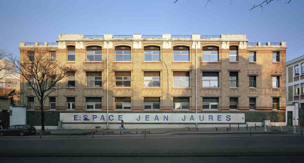 Espace Jean Jaurès à Aubervilliers (Seine-Saint-Denis), symbole de transformation d'une ancienne friche industrielle.