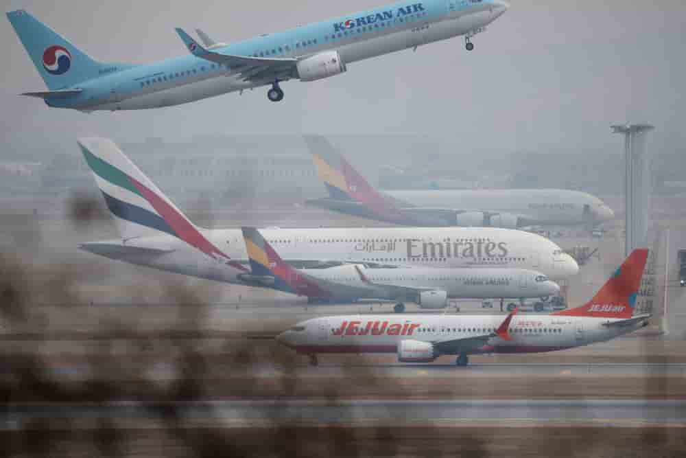 Un avion Airbus A380 d'Emirates qui est resté stationné à l'aéroport après l'annulation du vol, dans le contexte du conflit entre les États-Unis, Israël et l'Iran, à l'aéroport international d'Incheon, en Corée du Sud, le 5 mars 2026.