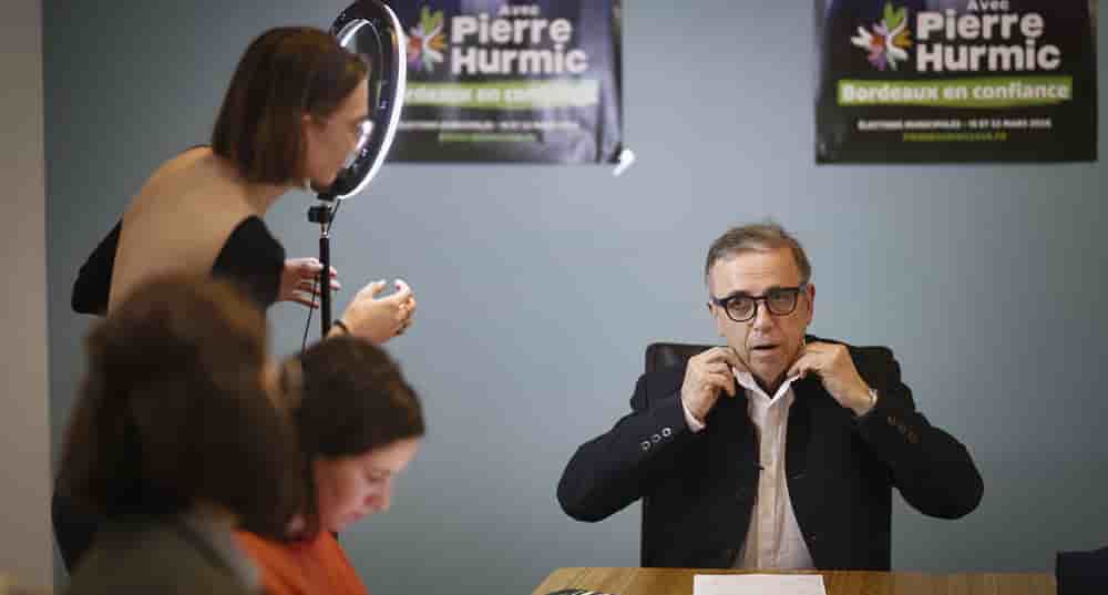 Bordeaux, 12 fevrier 2026. Pierre Hurmic, maire de Bordeaux et candidat à sa réélection, présente son programme en conférence de presse dans son nouveau local de campagne.