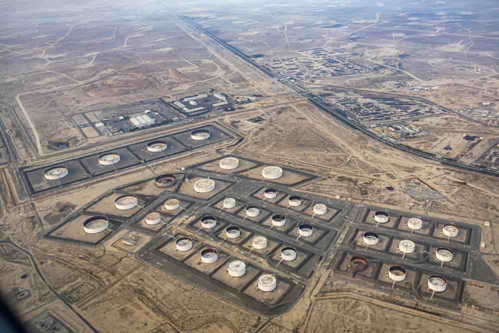 Vue aérienne des dépôts de pétrole brut à Al Ahmadi, au Koweït.