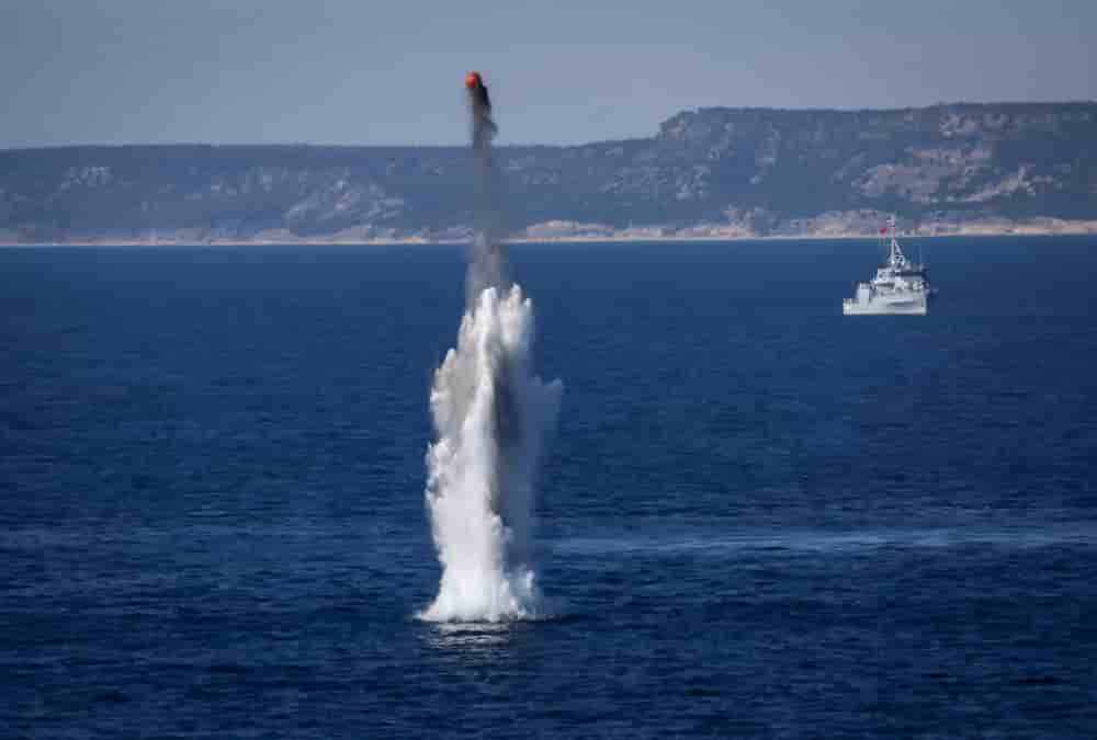 Les marines occidentales disposent de capacités de lutte contre les mines, mais celles-ci restent limitées et difficiles à déployer rapidement.