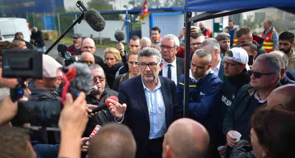 Le maire sortant Luc Bouard (Horizons) à l'usine Michelin de La Roche-sur-Yon