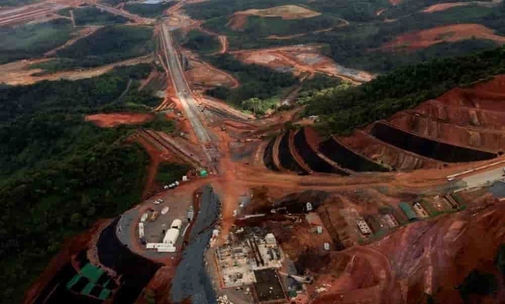 Le programme sur 15 ans repose sur 36 réformes et 122 méga-projets, dont le projet intégré mines-infrastructures de Simandou.