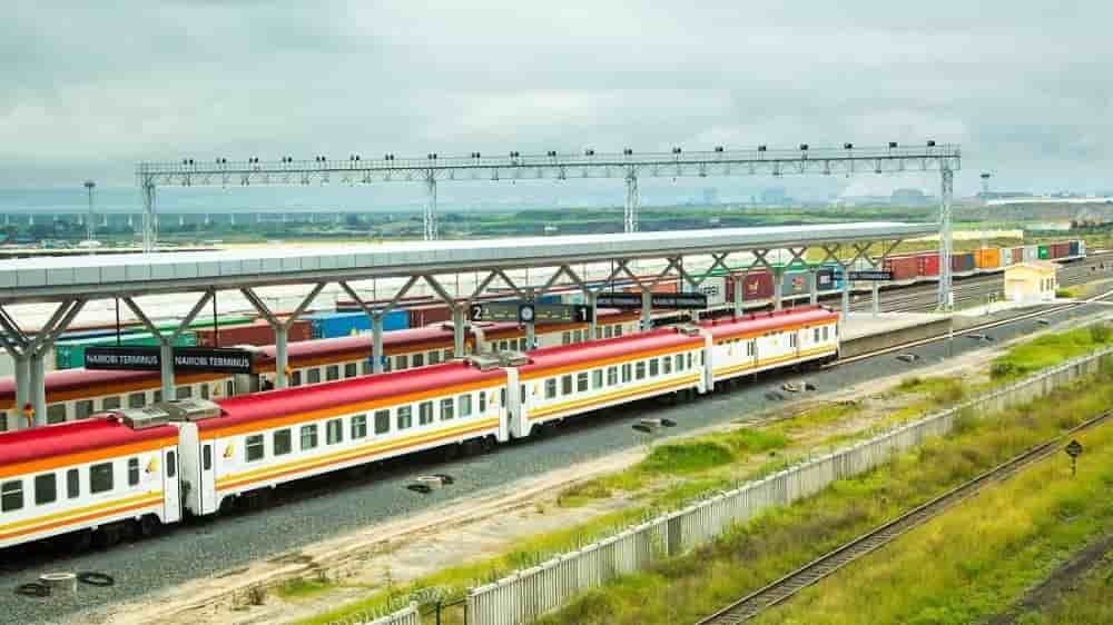 Le projet prévoit entre autres la reconfiguration de l’axe Nairobi - Thika en corridor à forte capacité, la modernisation des gares et le développement d’échangeurs multimodaux.