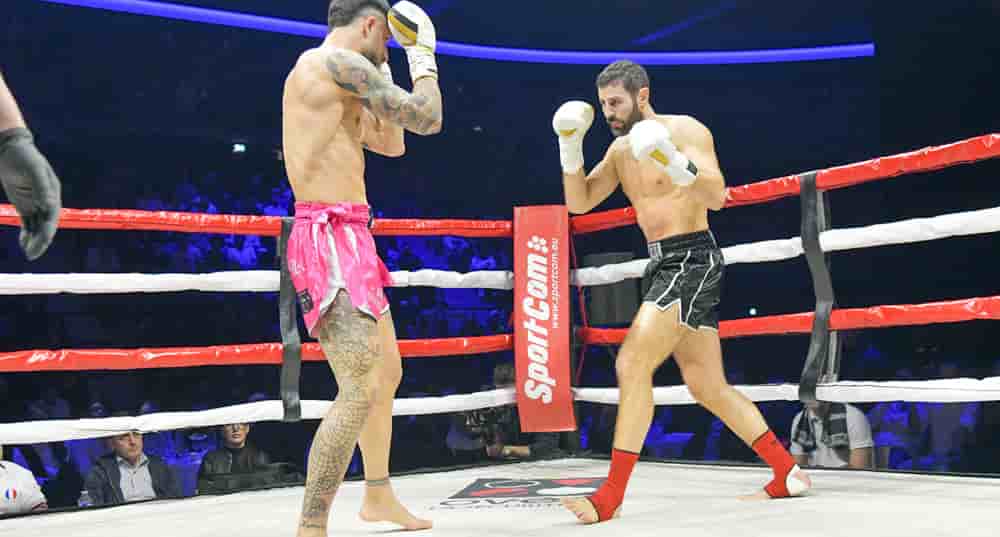 À l’occasion de l’International Kickboxing Gala avec Cyril Benzaquen, le Colisée de Chartres s’est transformé en une véritable arène moderne, prête à accueillir les gladiateurs du kickboxing.