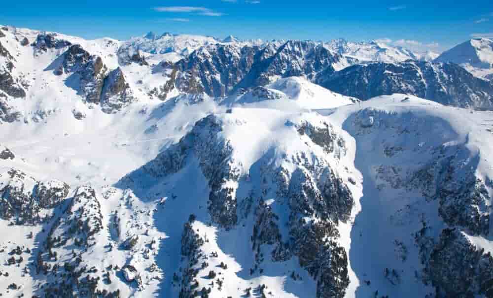 A quatre ans des Jeux Olympiques des Alpes 2030, les acteurs de l'aménagement de la montagne ont scruté de près les enseignements des JO de Milan Cortina 2026.