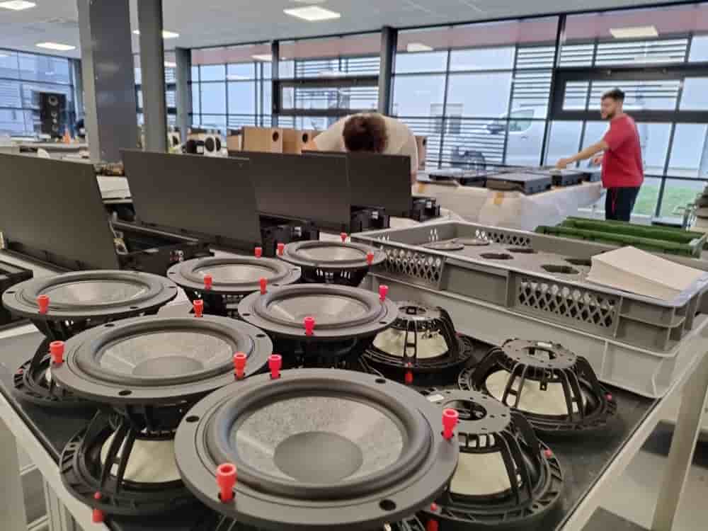 A Saint-Etienne, Focal produit notamment des enceintes haut-de-gamme dont le prix de certains produits dépasse les 100.000 euros.