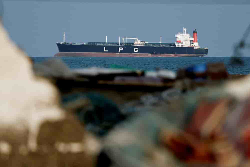 Un méthanier à l’ancrage à Oman alors que le trafic est bloqué dans le détroit d'Ormuz.