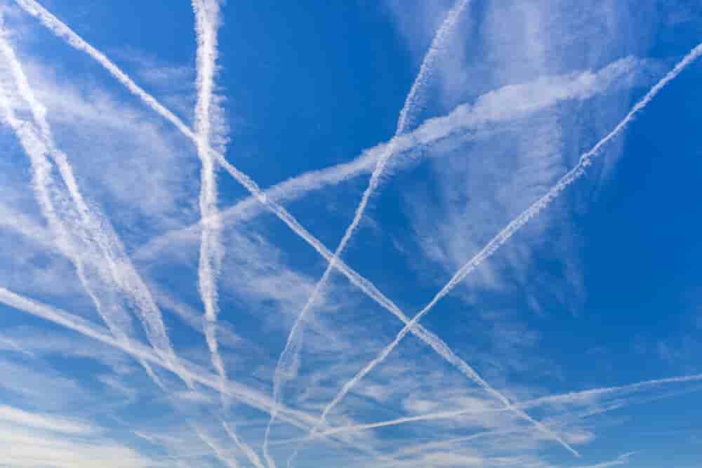 Les traînées de condensation des avions ne sont pas sans impact sur le climat. Thales et Amelia se sont attelés à les réduire.