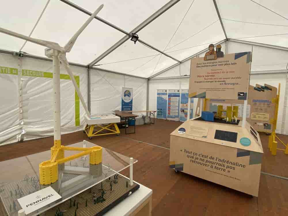 En juillet 2025, l’éolien en mer et la maritimité ont été en lumière sur le pavillon des énergies marines lors du festival Lorient Océans.