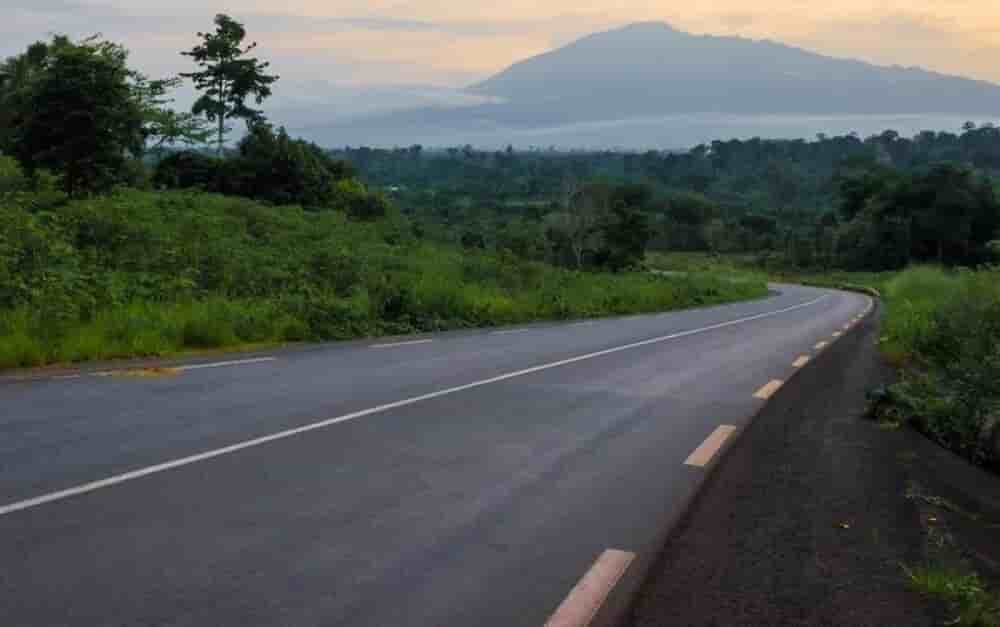 Région de l’Est du Cameroun, la plus vaste du pays mais aussi l’une des moins desservies, avec seulement 6,25 % de routes bitumées.