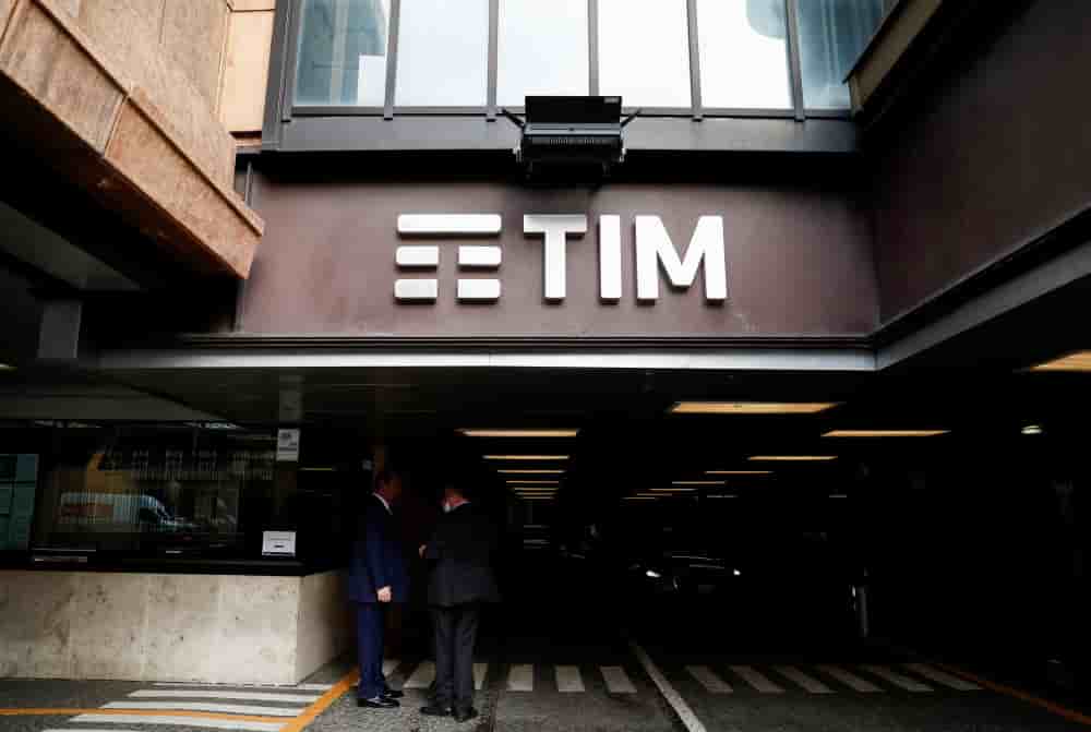 L'offre, combinant paiements en espèces et actions de Poste Italiane en échange de celles de TIM, valorise chaque action de l'opérateur à 0,635 euro.