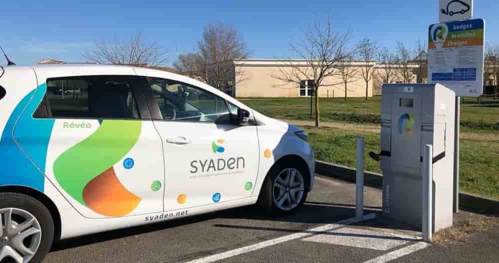 Dans l’Aude, le Syaden (syndicat départemental de l’énergie) coordonne le déploiement de bornes de recharge pour véhicules électriques sur un département à la fois très rural et très touristique.