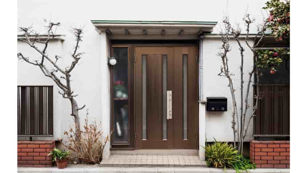 Découvrez quel matériau choisir pour une porte d'entrée.