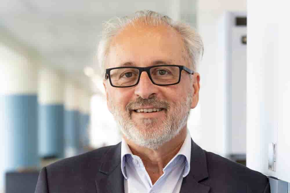 Les changements de comportement des voyageurs ont contraint Air France à quitter Orly, selon Henri Hourcade, directeur général France d'Air France-KLM.