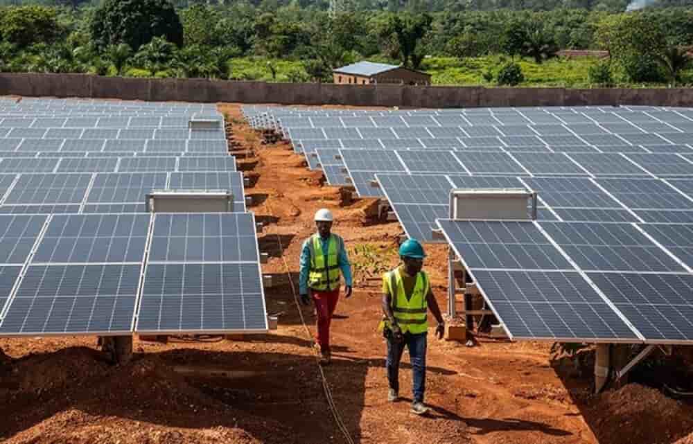 La moitié des 300 millions de personnes ciblées d’ici 2030 devrait être desservie via des solutions d’énergie renouvelable décentralisées.