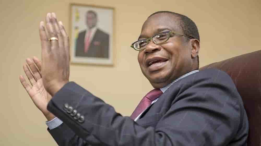 En revalorisant les salaires, Mthuli Ncube, ministre des Finances du Zimbabwe, veut stimuler la consommation et le secteur financier.
