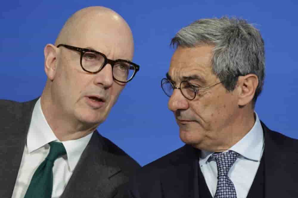 Le ministre de l’Économie Roland Lescure et le ministre du Commerce Serge Papin lors de la présentation du plan le 27 mars.