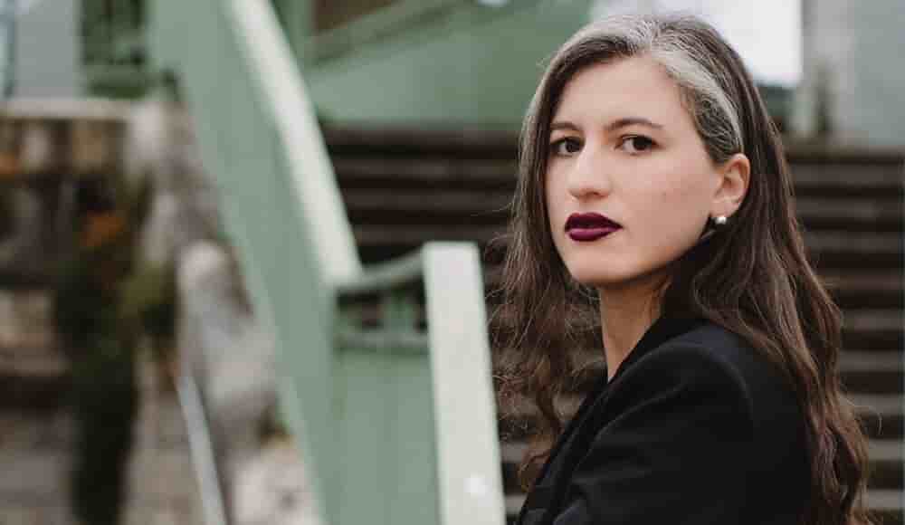 Sarah Zitouni est experte des mécanismes de pouvoir et de leadership en entreprise.