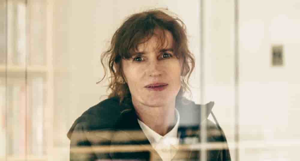 À 54 ans, Hélène Perlant entend mener « une révolution », « un tsunami de délivrance, que chaque témoignage qui arrive crée une nausée dans la société jusqu’à l’horreur ».