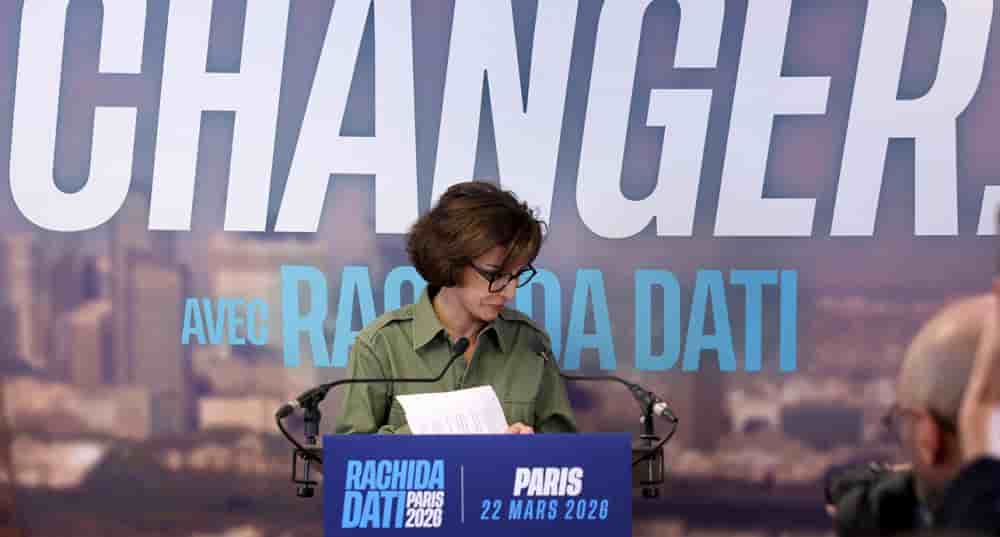 Rachida Dati quitte la scène de son QG, après l'annonce de sa défaite aux municipales, le 22 mars 2026.