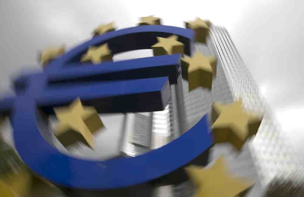Cette suspension n'est pas propre aux établissements français. Elle découle du fonctionnement du système Target 2, infrastructure clé par laquelle transitent les flux financiers entre banques de la zone euro.