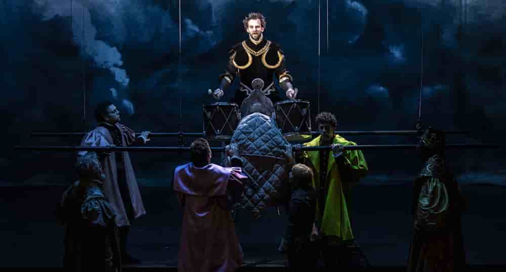 Benjamin Lavehrne incarne Rodrigue dans « Le Cid » adapté par Denis Podalydès.