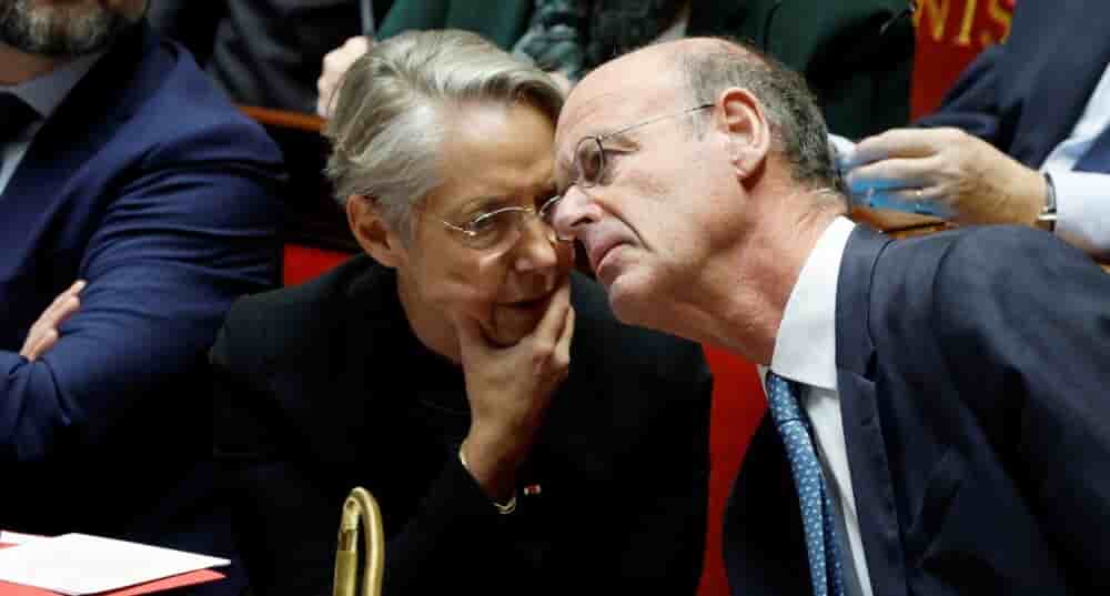 Élisabeth Borne et Éric Lombard à l'Assemblée nationale à Paris, le 28 janvier 2025.