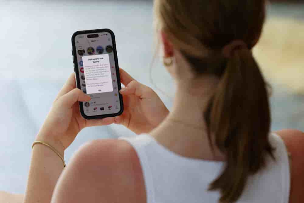 En France, le gouvernement souhaite interdire les réseaux sociaux aux moins de 15 ans d'ici à septembre 2026. (photo d'illustration)