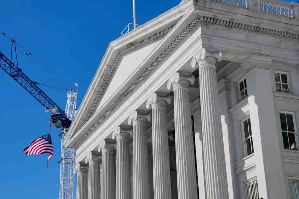 Le bâtiment du Trésor américain. Aux États-Unis, les "Treasuries" à dix ans ont cédé 10,3 points de base à 4,2399 %.