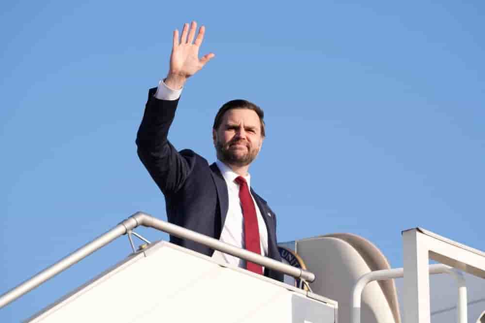 JD Vance sera bien présent à Islamabad, selon la Maison Blanche. Il sera accompagné des émissaires Steve Witkoff et Jared Kushner.