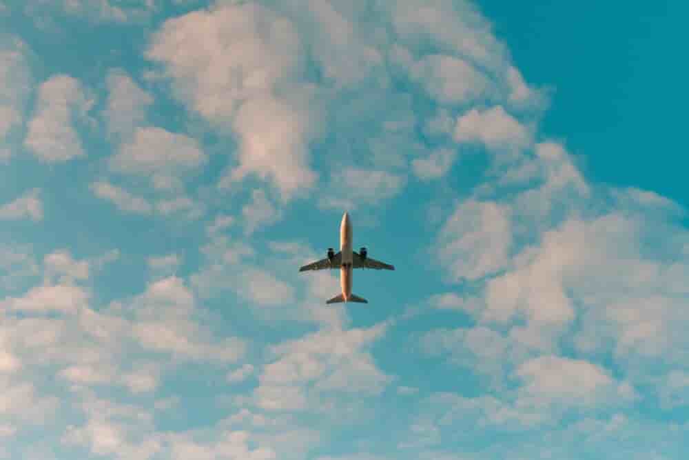 La mixité sociale est en marche dans les cabines d’avion, mais elle a aussi ses limites.