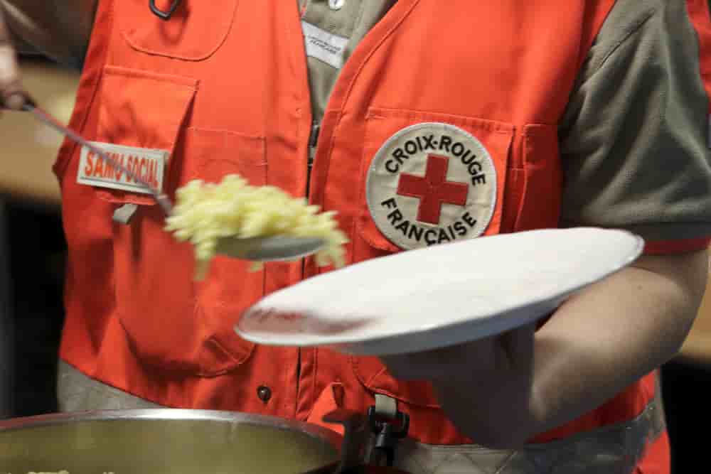 Distribution alimentaire à la délégation régionale de la Croix-Rouge du Val-d'Oise, à Ézanville.