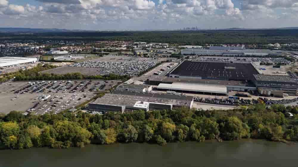 Poissy était le dernier site automobile en région parisienne, après l'arrêt des fabrications de Citroën à Aulnay en 2014, de Renault à Flins en 2024.