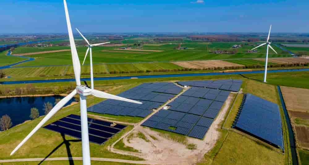 Les banques françaises se présentent en championnes du soutien aux énergies renouvelables.