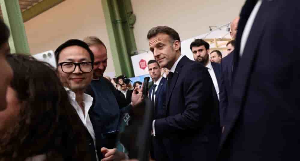 Emmanuel Macron au Festival du livre, vendredi au Grand Palais à Paris.