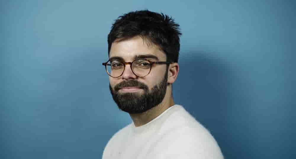 Raphaël Llorca est un essayiste expert associé à la Fondation Jean-Jaurès depuis 2020, il a publié plusieurs notes, études et rapports sur l'articulation entre les marques et la politique.