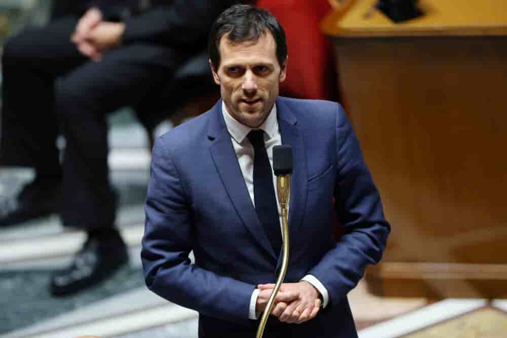 Le ministre de la Transition Écologique, Mathieu Lefèvre, appelle les services de l'État à se ranger du côté des industriels désormais.