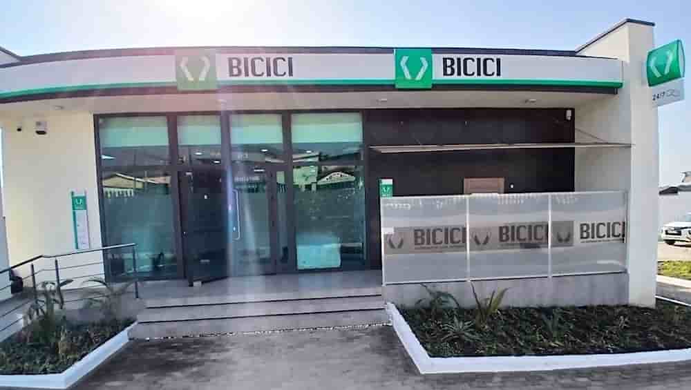 La BICICI est contrôlée désormais par un consortium composé de la Banque nationale d'investissement, de la Caisse nationale de prévoyance sociale, de la Caisse des dépôts et consignations et de l'IPS-CGRAE.