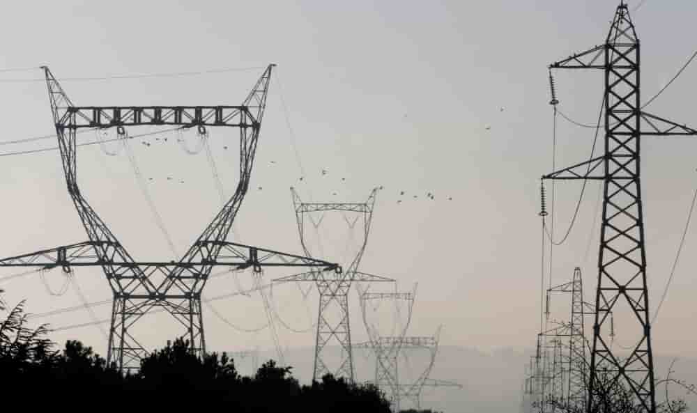 Sur la plaque européenne, les interconnexions électriques sont souvent saturées : quand les limites physiques sont atteintes, les prix du MWh se découplent entre les pays.