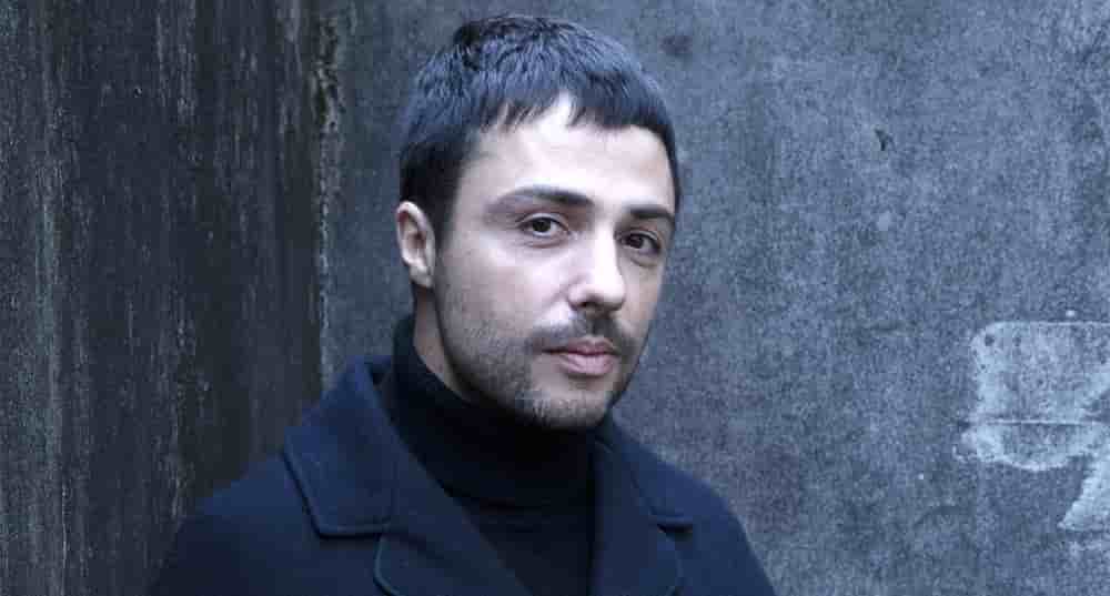 Julien Perez emmène ses lecteurs dans un monde instable : celui des rêves.