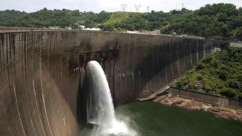 Le barrage de Kariba, qui produisait l’essentiel de l’électricité du pays est tombé sous 10 % fin 2024, entraînant de nombreux délestages.
