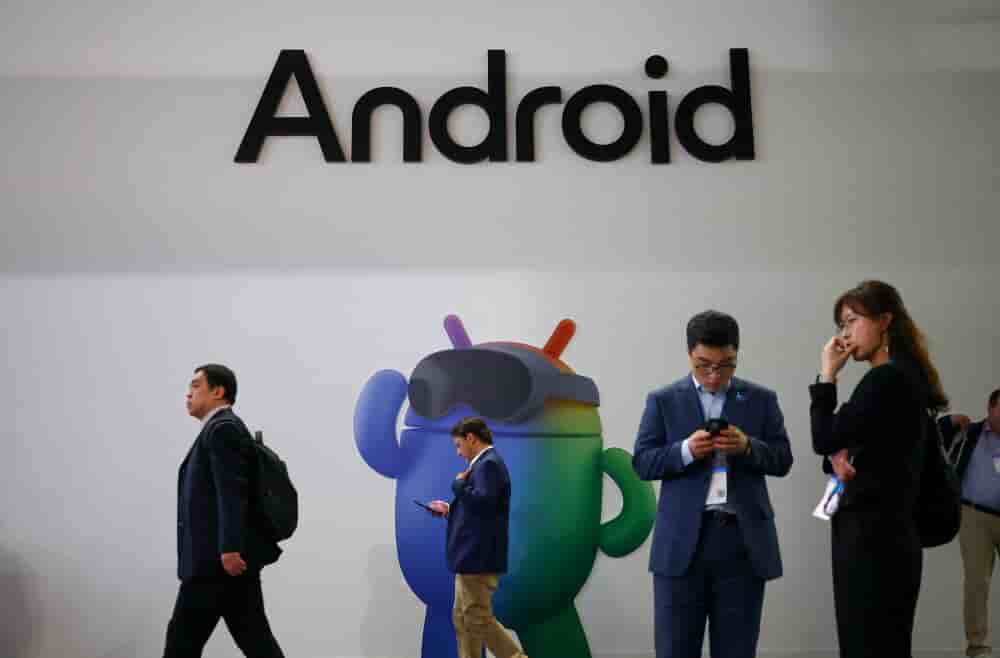 Bruxelles estime que Google privilégie aujourd'hui ses propres outils, notamment son assistant Gemini.