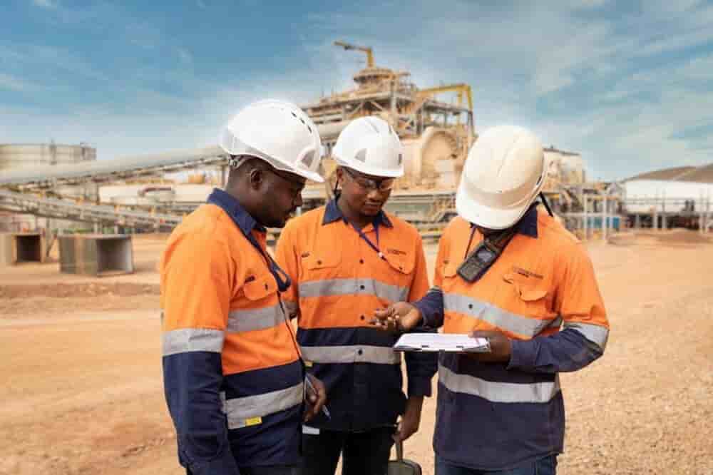 Employés d’Endeavour Mining à la mine d’or d’Ity.