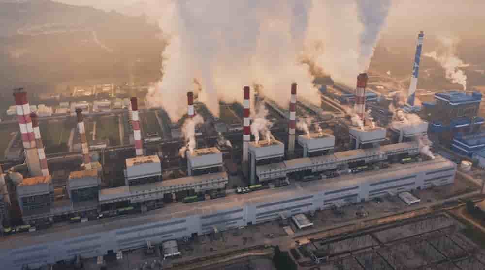 L'usine d’une capacité de 720 000 t/an, consomme en continu environ 1 140 MW par minute.